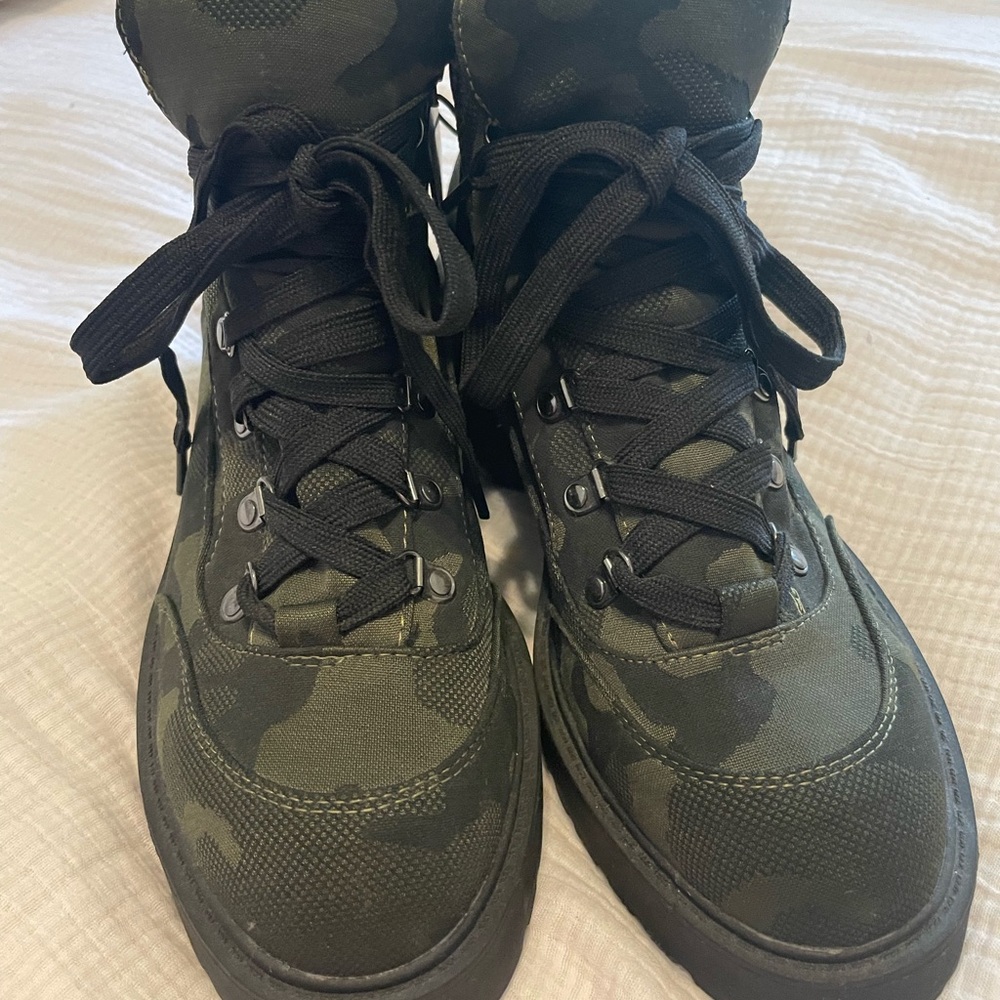 Universal Thread Camo Lug Sole Boot